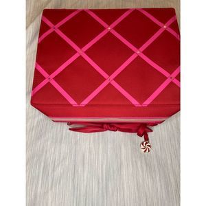 ESTEE LAUDER 2021 holiday make up case with gold hardware | new with pla…